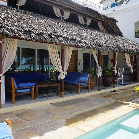 Villa Thamani fronte mare direttamente sulla spiaggia con piscina privata! Pwani Mchangani Esterno foto
