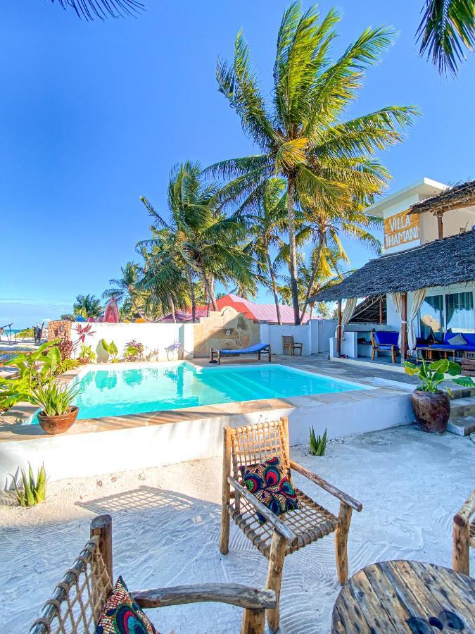 Villa Thamani fronte mare direttamente sulla spiaggia con piscina privata! Pwani Mchangani Esterno foto