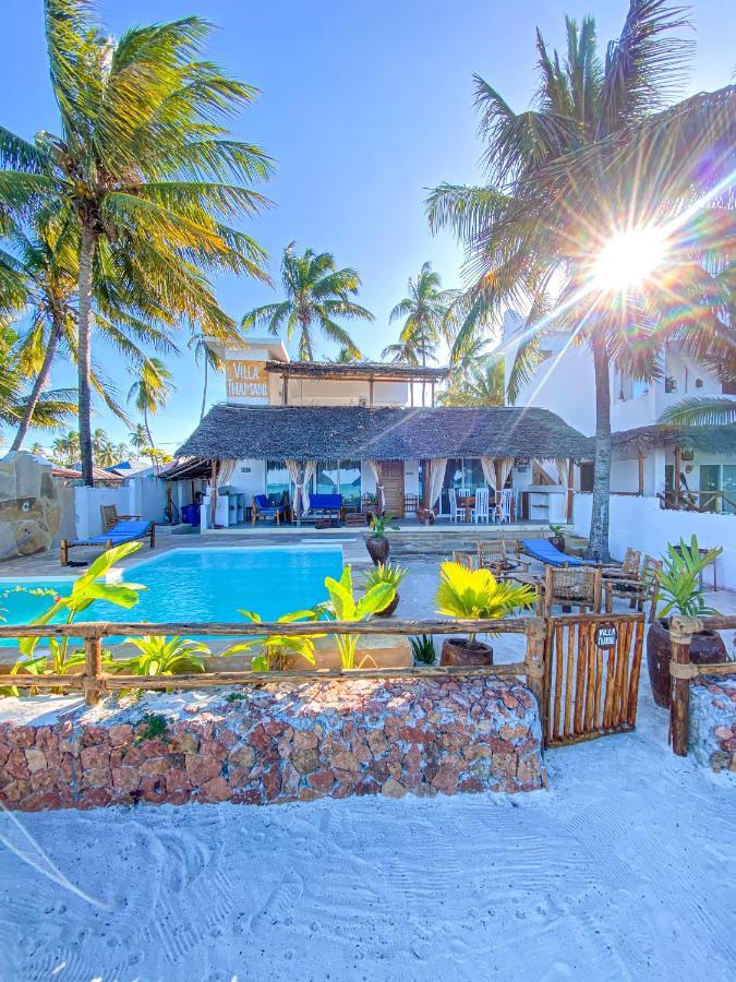 Villa Thamani fronte mare direttamente sulla spiaggia con piscina privata! Pwani Mchangani Esterno foto