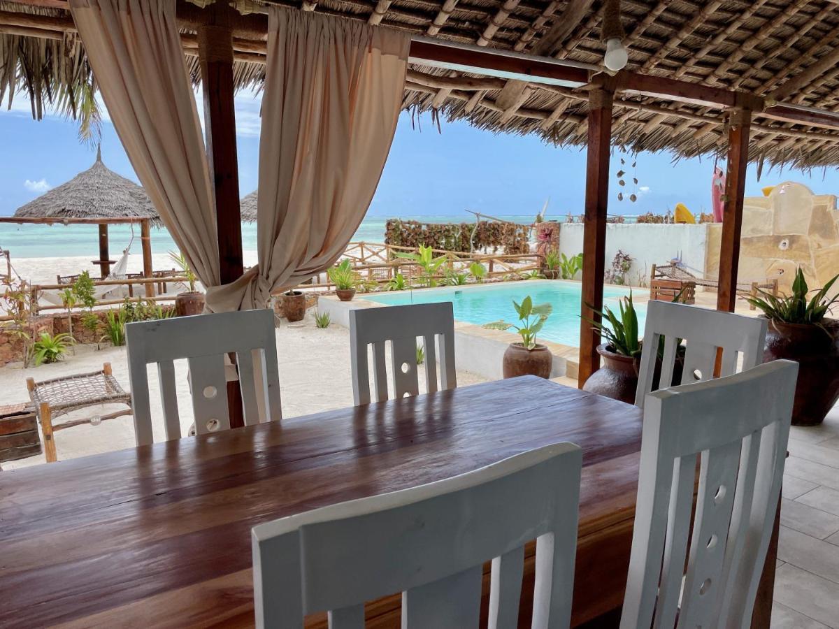 Villa Thamani fronte mare direttamente sulla spiaggia con piscina privata! Pwani Mchangani Esterno foto