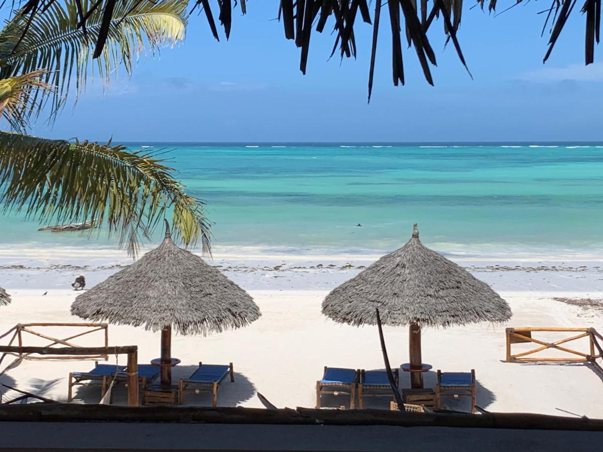 Villa Thamani fronte mare direttamente sulla spiaggia con piscina privata! Pwani Mchangani Esterno foto