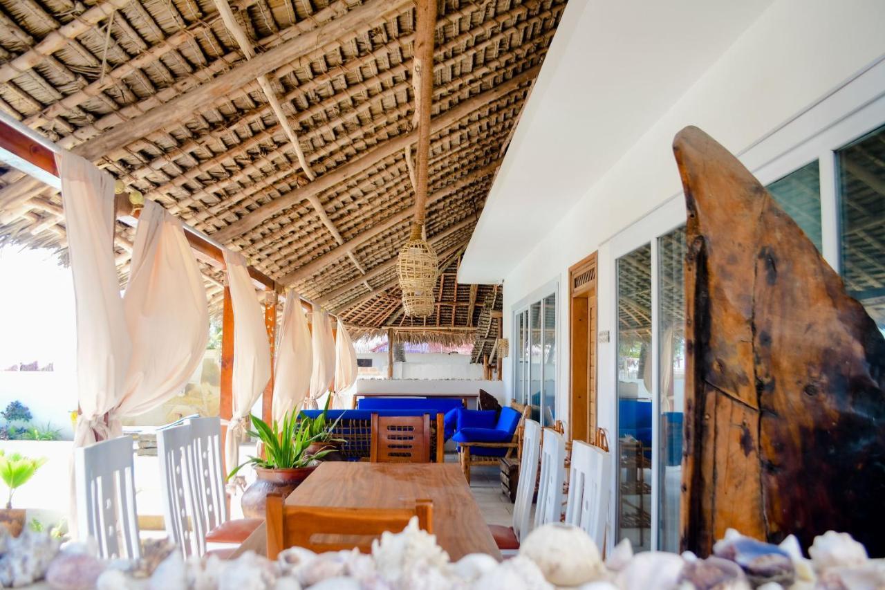 Villa Thamani fronte mare direttamente sulla spiaggia con piscina privata! Pwani Mchangani Esterno foto