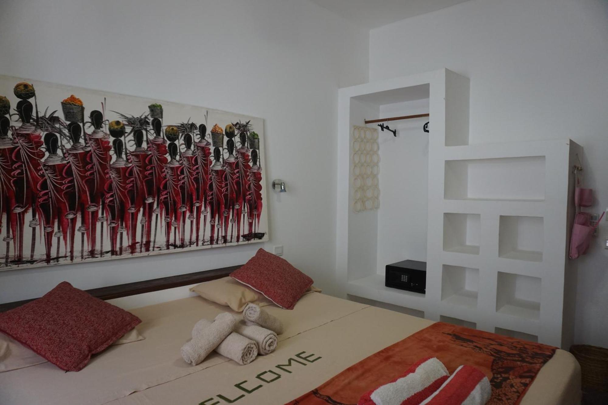 Villa Thamani fronte mare direttamente sulla spiaggia con piscina privata! Pwani Mchangani Esterno foto