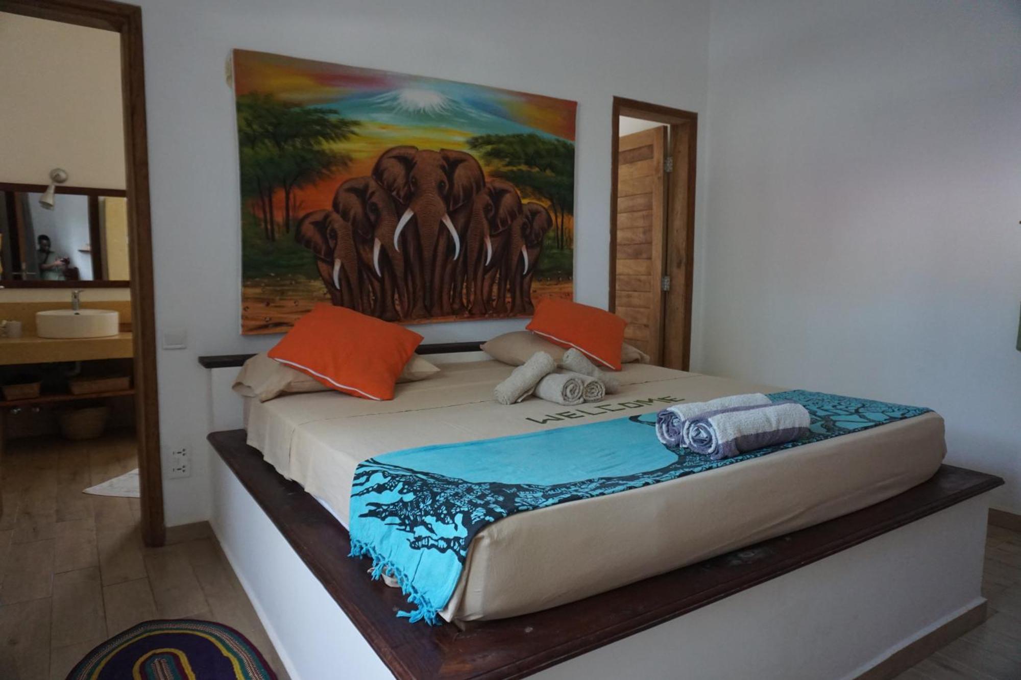 Villa Thamani fronte mare direttamente sulla spiaggia con piscina privata! Pwani Mchangani Esterno foto